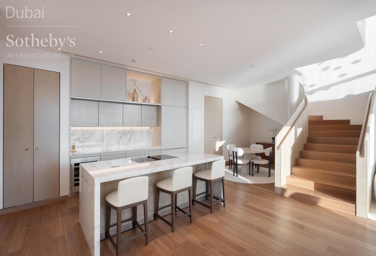 Furnished Four Seasons Duplex on the Canal photo 5