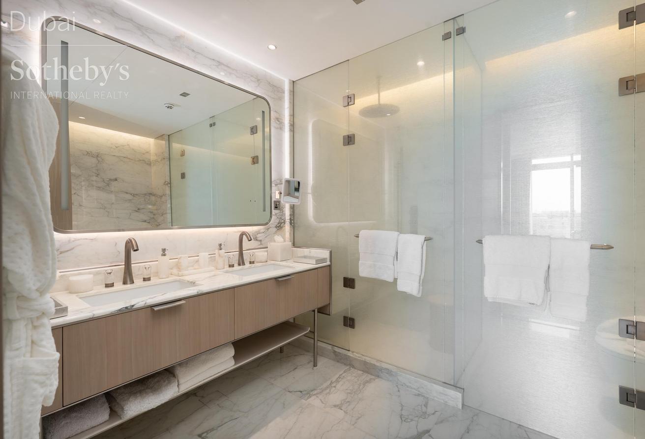 Furnished Four Seasons Duplex on the Canal photo 13