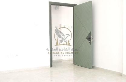 شقة - 1 - 2 للايجار في مساكن كورنيش عجمان - طريق كورنيش عجمان - عجمان