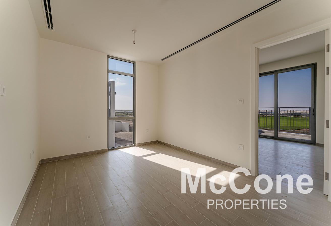 Family Size + Maids | Vacant | Golf Course View photo 9