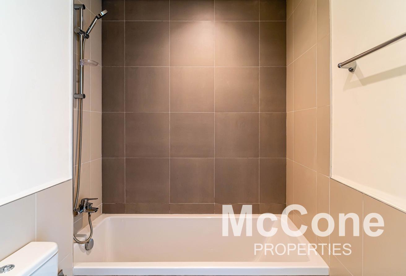 Family Size + Maids | Vacant | Golf Course View photo 15