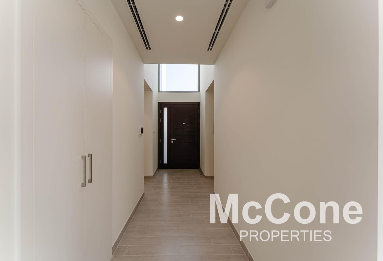 Family Size + Maids | Vacant | Golf Course View photo 19