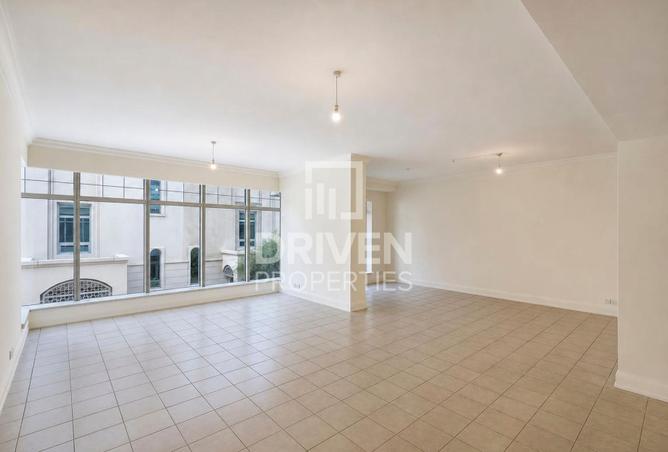 Huge Layout | 2 Parking's | Maids Room | Best Deal photo 2