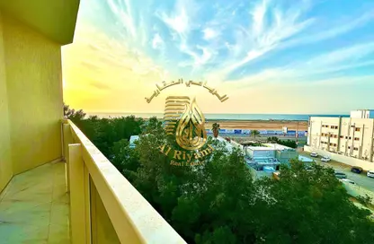 شقة - 2 غرف نوم - 2 حمامات للايجار في مساكن كورنيش عجمان - طريق كورنيش عجمان - عجمان