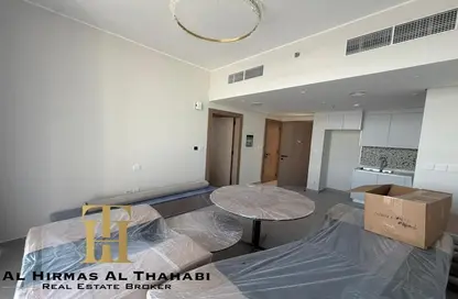 شقة - غرفة نوم - 2 حمامات للايجار في نيفا رزيدنسز - منطقة 16 - قرية جميرا الدائرية - دبي