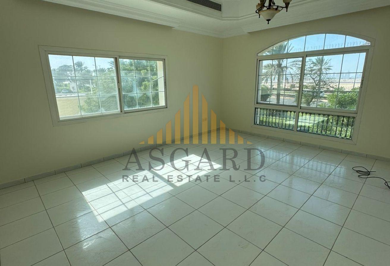 Ready to Move | Spacious 5BR | Independent Villa photo 5