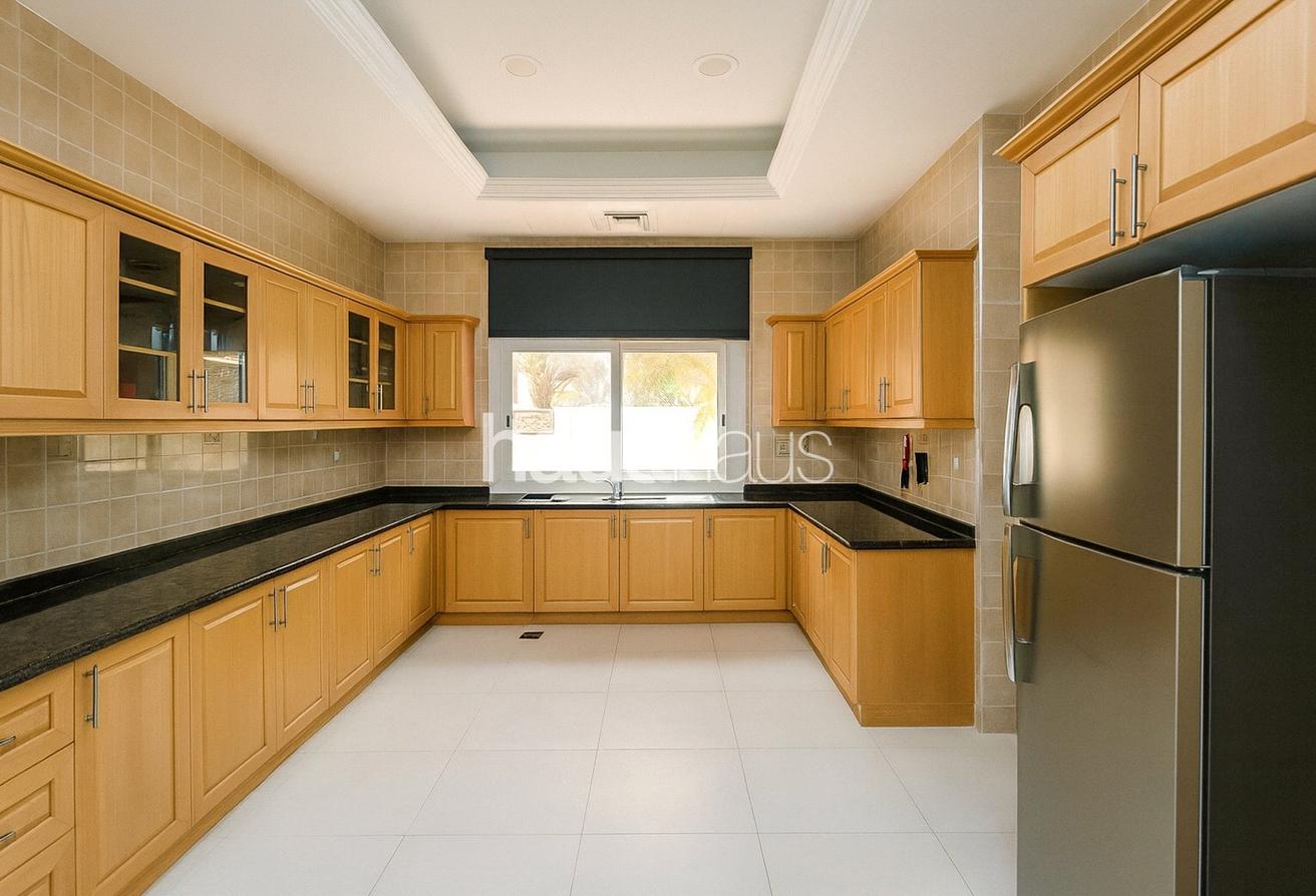 Spacious | Park Facing | Lift | Basement photo 3