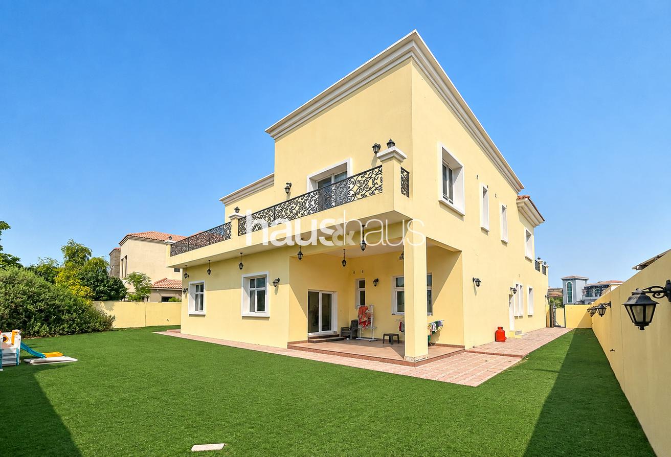 Spacious | Park Facing | Lift | Basement photo 2