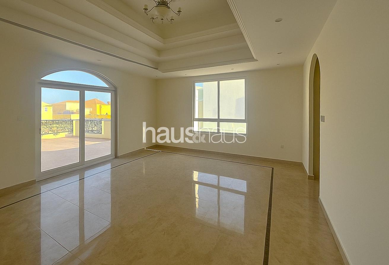 Spacious | Park Facing | Lift | Basement photo 9