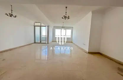 Apartment - 3 Bedrooms - 4 Bathrooms for rent in Ameer Bu Khamseen Tower - Al Majaz 3 - Al Majaz - Sharjah