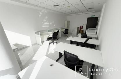 مكتب - استوديو للايجار في B2B  برج - الخليج التجاري - دبي