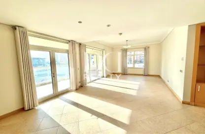 Whole Building - 3 Bedrooms - 4 Bathrooms for rent in Al Das - Shoreline Apartments - Palm Jumeirah - Dubai