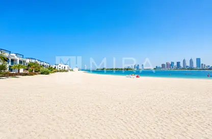 Villa - 5 Bedrooms - 6 Bathrooms for rent in Palma Residences - Palm Jumeirah - Dubai