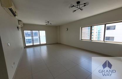 Apartment - 3 Bedrooms - 3 Bathrooms for rent in Dar Al Buteen 1 - Al Muraqqabat - Deira - Dubai Apartment - 3 Bedrooms - 3 Bathrooms for rent in Dar Al Buteen 1 - Al Muraqqabat - Deira - Dubai
