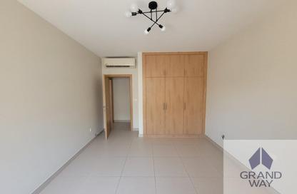 Apartment - 3 Bedrooms - 3 Bathrooms for rent in Dar Al Buteen 1 - Al Muraqqabat - Deira - Dubai