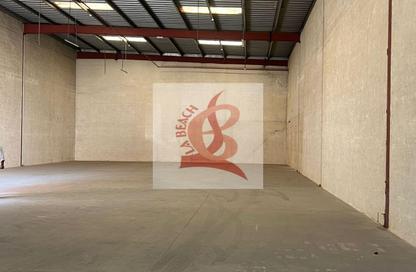 Warehouse - Studio - 1 Bathroom for rent in Umm Ramool - Dubai