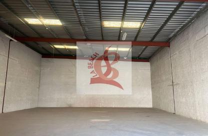 Warehouse - Studio - 1 Bathroom for rent in Umm Ramool - Dubai