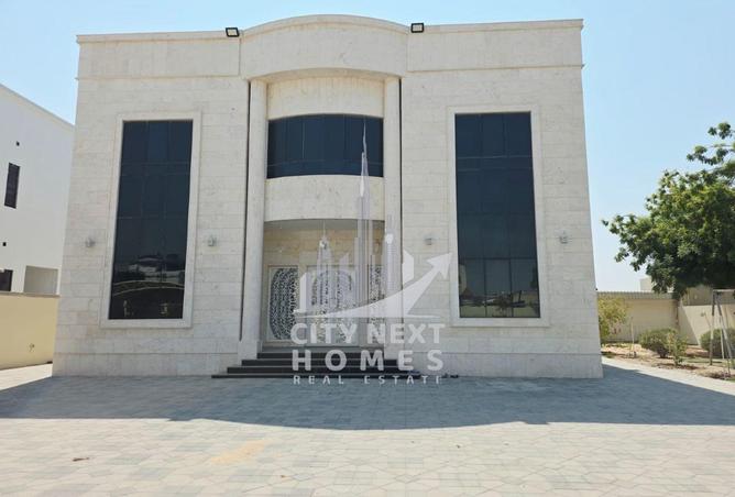 MODERN CLASSIC 5BR VILLA FOR RENT IN KHAWANEEJ 2
