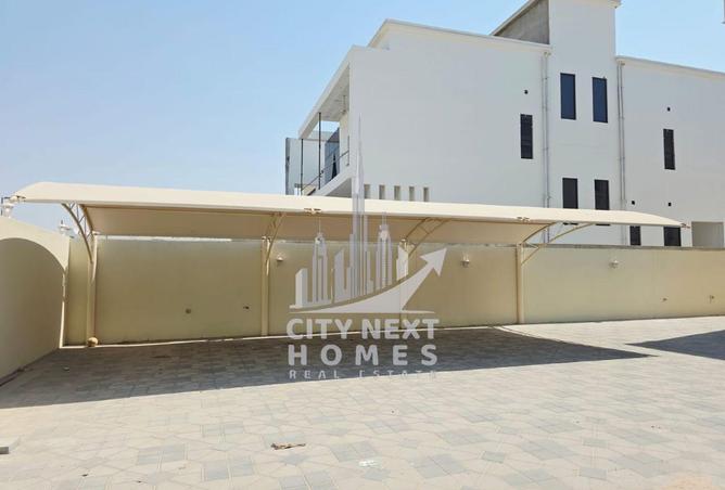 MODERN CLASSIC 5BR VILLA FOR RENT IN KHAWANEEJ 2 photo 3