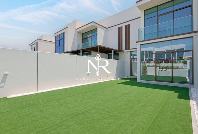 Elegant 2BR TH | Fully Landscaped | One Month Free — photo 3