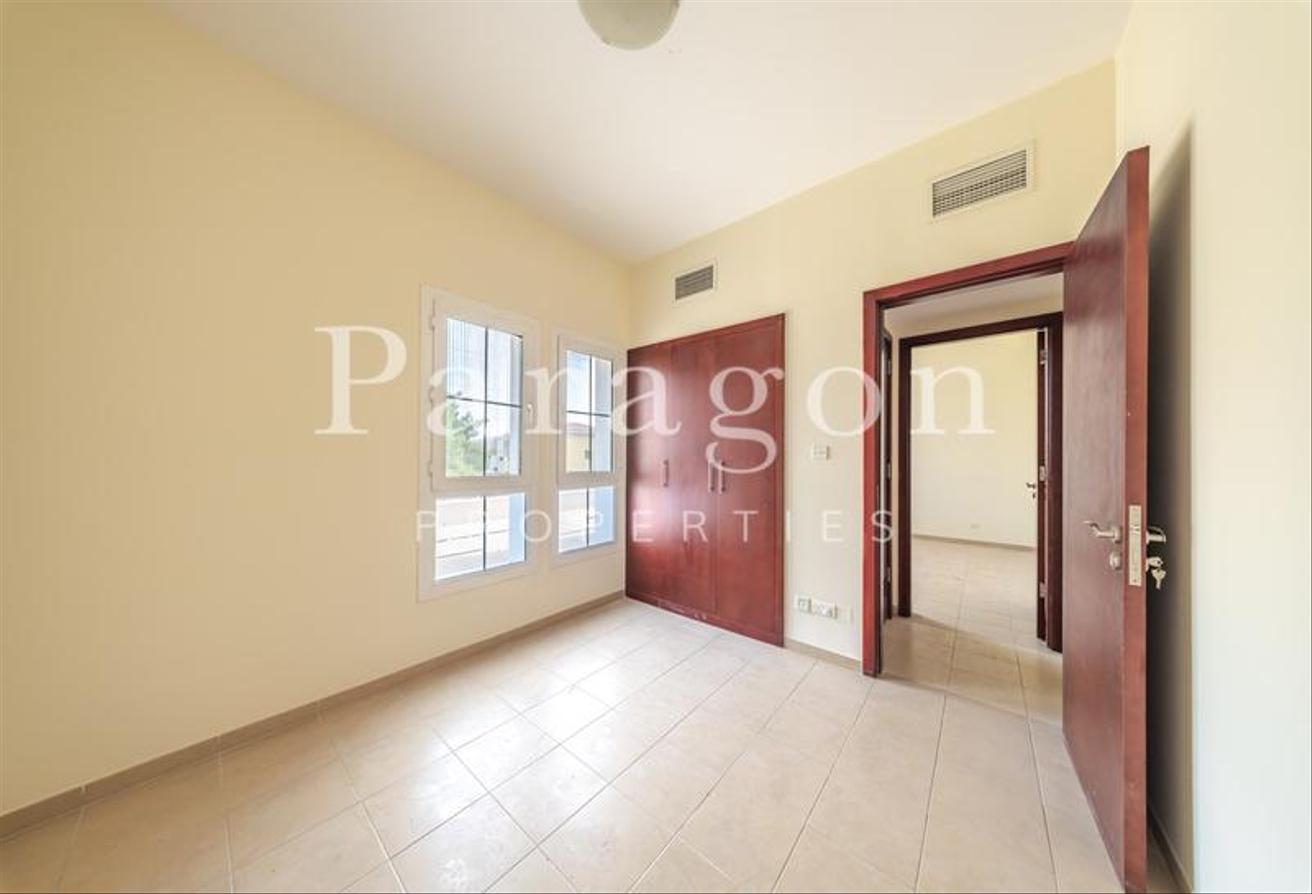 2E | Large Plot | Spacious Layout | Lake Backing photo 14