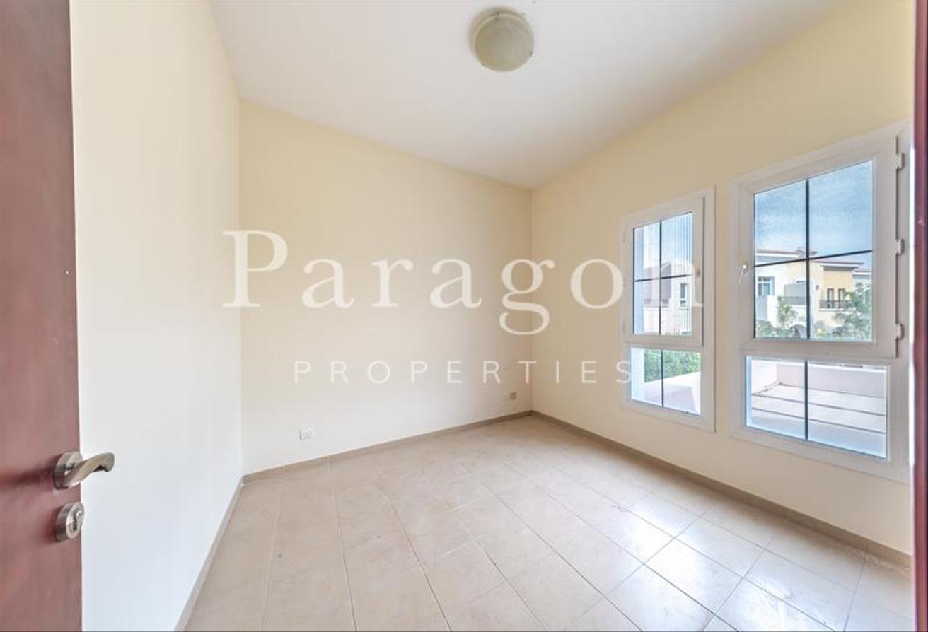 2E | Large Plot | Spacious Layout | Lake Backing photo 15
