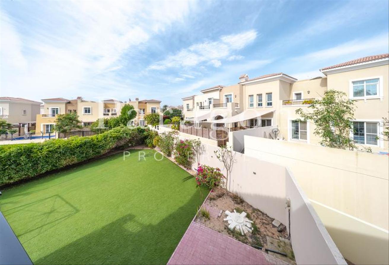 2E | Large Plot | Spacious Layout | Lake Backing photo 20