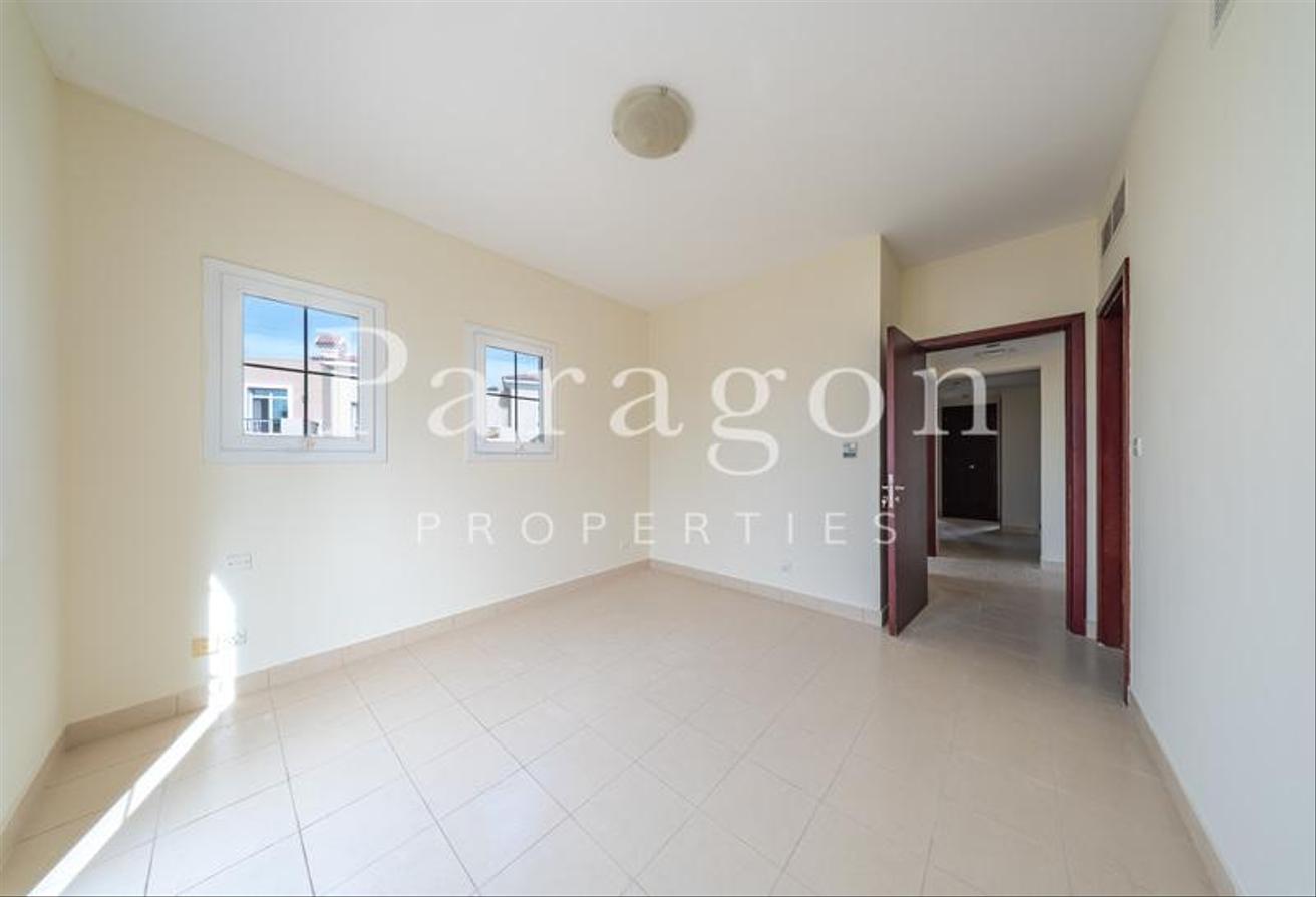 2E | Large Plot | Spacious Layout | Lake Backing photo 10