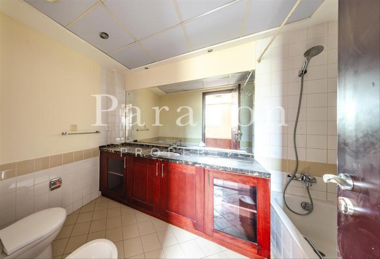 2E | Large Plot | Spacious Layout | Lake Backing photo 12