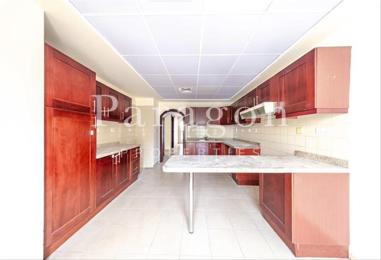 2E | Large Plot | Spacious Layout | Lake Backing photo 7