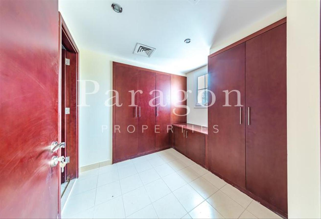 2E | Large Plot | Spacious Layout | Lake Backing photo 11