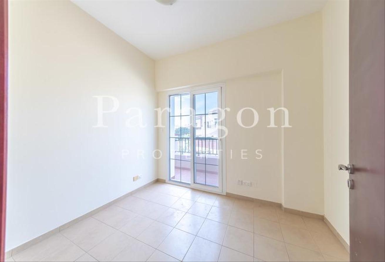 2E | Large Plot | Spacious Layout | Lake Backing photo 13