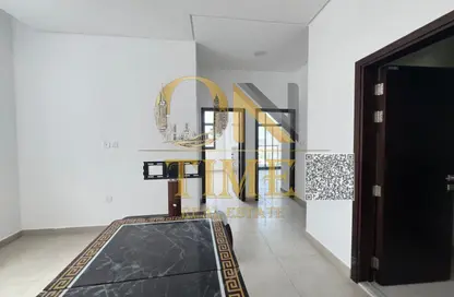 شقة - 2 غرف نوم - 2 حمامات للايجار في برج الكورنيش - الرميلة - عجمان