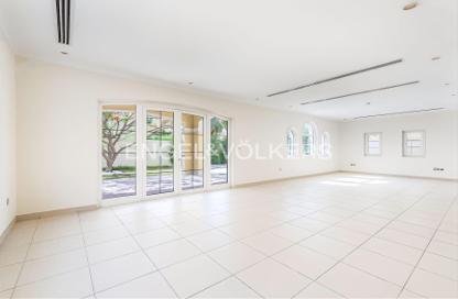 Villa - 3 Bedrooms - 4 Bathrooms for sale in Regional Large - Regional - Jumeirah Park - Dubai