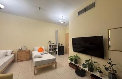 Apartment - 1 Bedroom - 2 Bathrooms for rent in Building IC1-EMR-22 - Emirates Cluster - International City - Dubai