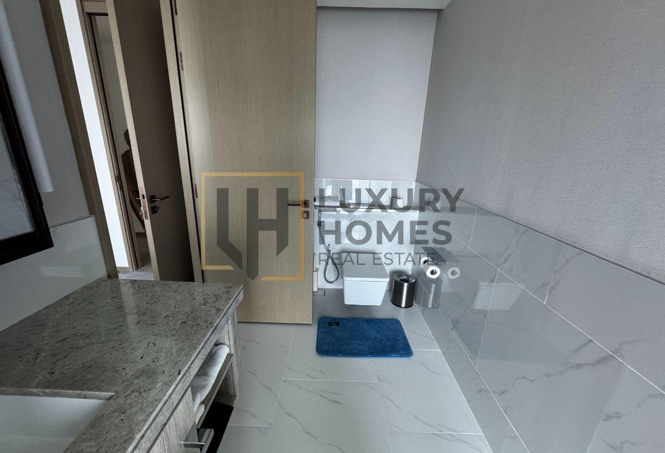 FULLY FURNISHED | LAKE VIEW | SPACIOUS LAYOUT photo 9