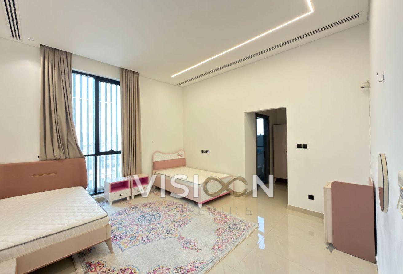 Modern Villa with 5 Bedrooms & Private Pool photo 7