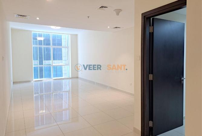 Big Layout | Close to Metro | Ready to Move photo 3