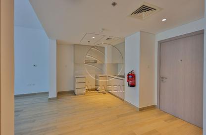 Apartment - 1 Bedroom - 1 Bathroom for sale in Waters Edge - Yas Island - Abu Dhabi Apartment - 1 Bedroom - 1 Bathroom for sale in Waters Edge - Yas Island - Abu Dhabi