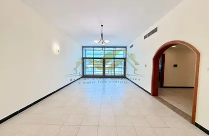 Apartment - 3 Bedrooms - 3 Bathrooms for rent in Al Karama Sqaure - Al Karama - Dubai