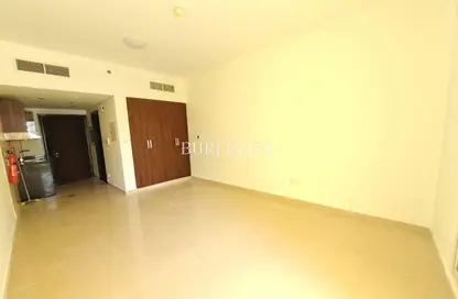 شقة - 1 حمام للايجار في بناية رويال جي في سي - الضاحية 10 - قرية جميرا الدائرية - دبي