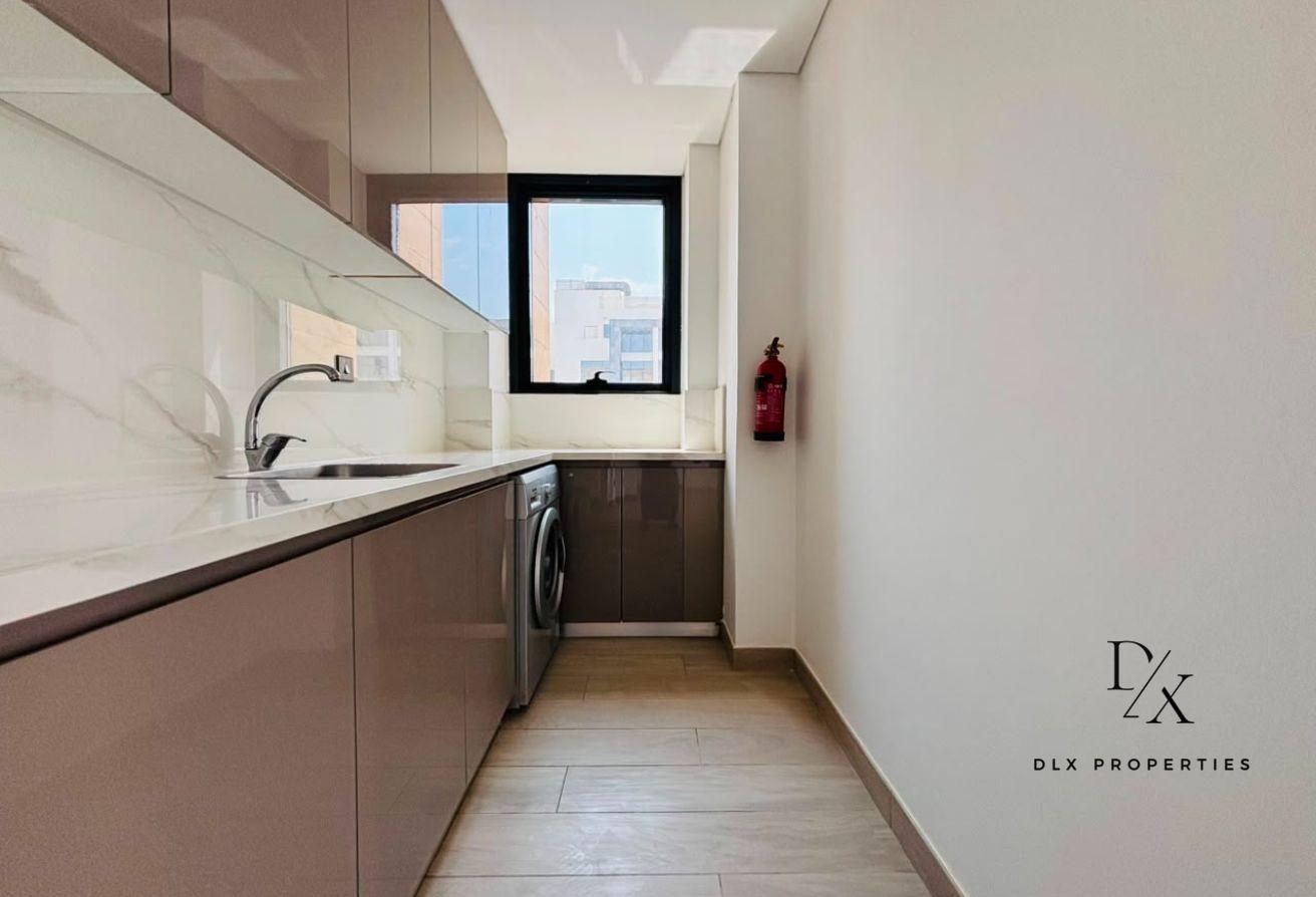 Corner Unit | Two Balcony | Spacious photo 2