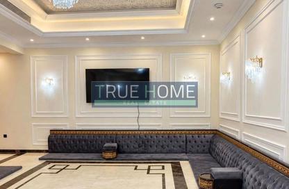 Villa - 4 - 7 for sale in Hoshi - Al Badie - Sharjah
