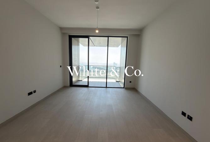 Luxury 1BR | High Floor | Modern Interiors photo 3