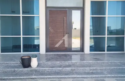 Villa - 4 Bedrooms - 3 Bathrooms for rent in Al Aweer 1 - Al Aweer - Dubai Villa - 4 Bedrooms - 3 Bathrooms for rent in Al Aweer 1 - Al Aweer - Dubai