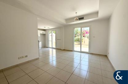 Villa - 2 Bedrooms - 3 Bathrooms for rent in Springs 2 - The Springs - Dubai