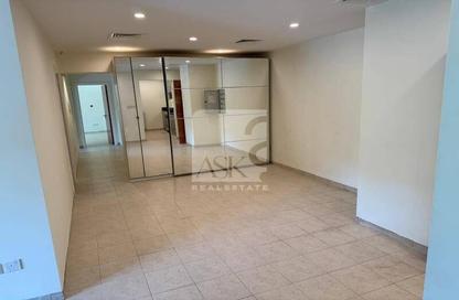 Apartment - 3 Bedrooms - 2 Bathrooms for rent in Al Jazi 4 - Madinat Jumeirah Living - Umm Suqeim - Dubai