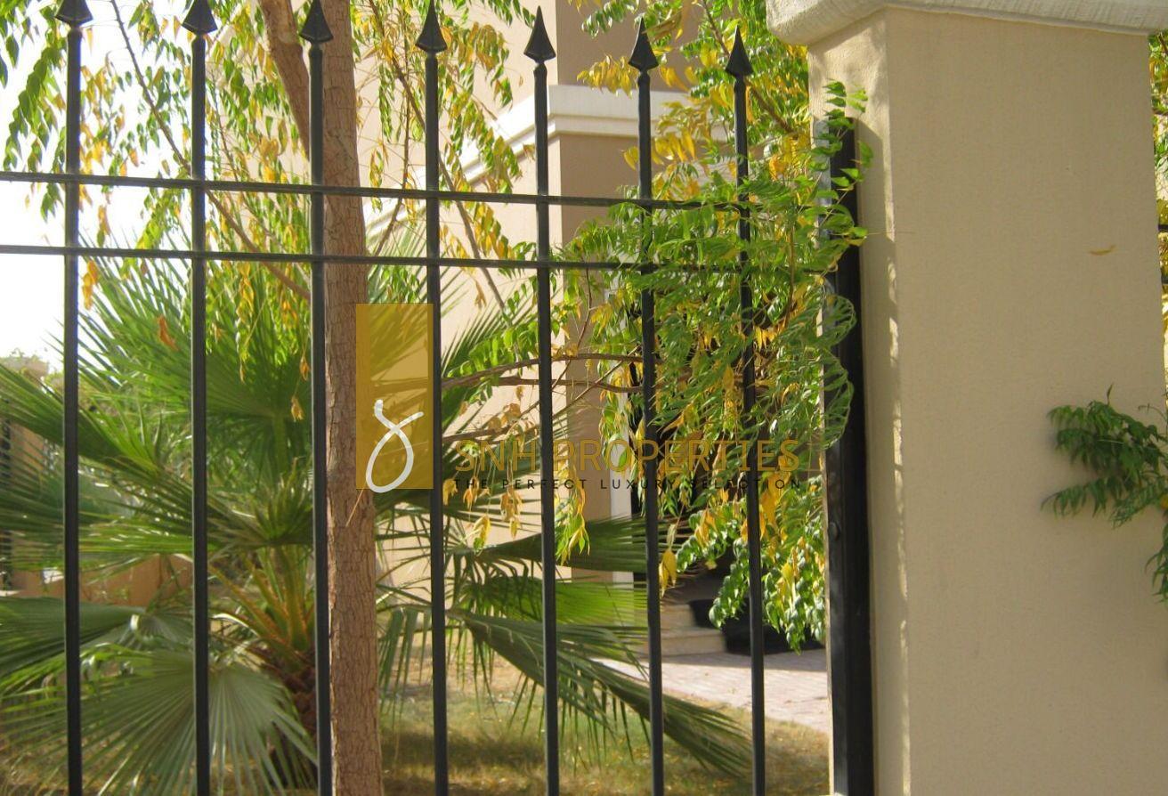 3 BR + MAID ROOM | CORNER TOWNHOUSE | PRIVATE GARD photo 3