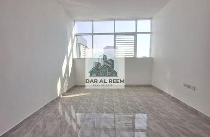 شقة - غرفة نوم - 1 حمام للايجار في شارع التعاون الجديد - التعاون - الشارقة