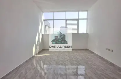 شقة - غرفة نوم - 1 حمام للايجار في شارع التعاون الجديد - التعاون - الشارقة